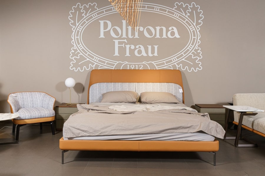 Кровать Coupe от Poltrona Frau