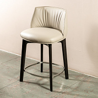 Полубарный стул Archibald от Poltrona Frau