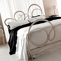 Кровать с изножьем Bizet от Corte Zari