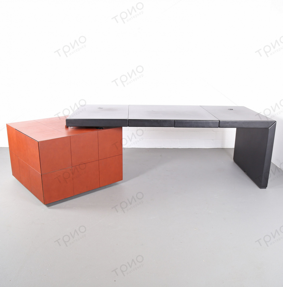 Письменный стол C.E.O. Cube desk от Poltrona Frau